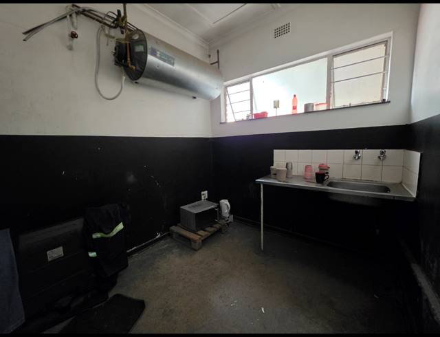 440M² WAREHOUSE TO LET IN WADEVILLE
